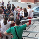 il-dirigente-e-le-docenti-accolgono-i-nuovi-alunni-in-prima-b